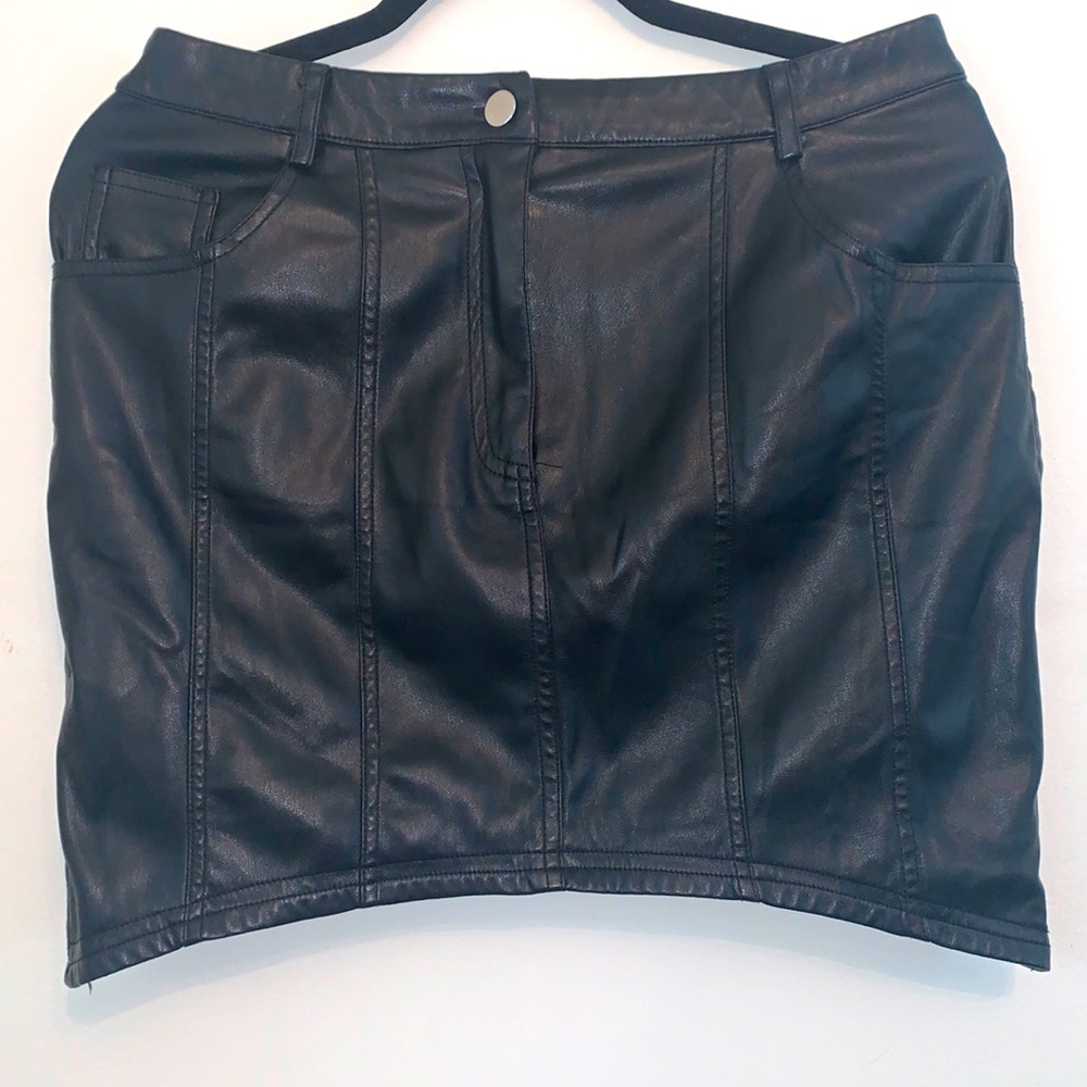 faux leather skirt, with pocket